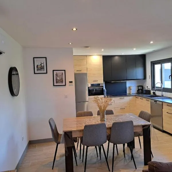 Pacific Green-80M2-Clime-2 big Suites-Parking privé 2 cars-Jardin-Confort, hotel v destinaci Chalifert