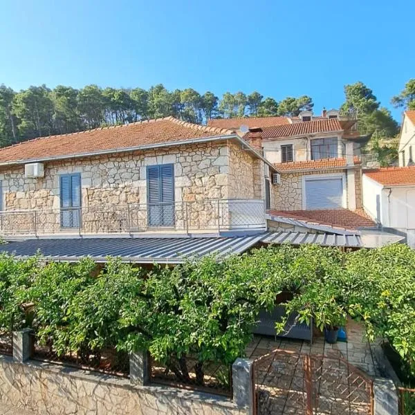 Holiday Home Leonida, Hotel in Jelsa