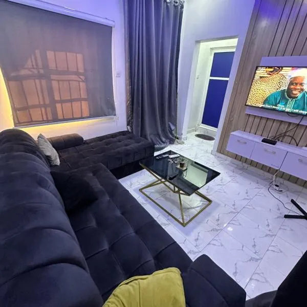1Bedroom flat at Magnanimous Apartments Ogudu, hotel em Lagos