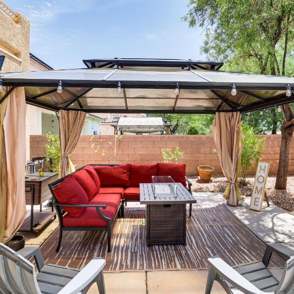 North Las Vegas Home with Hot Tub - 14 Mi to Strip!, Las Vegas