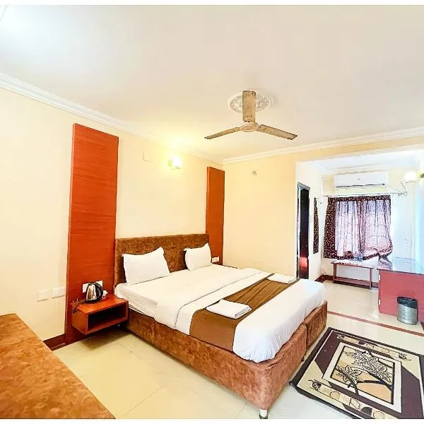 Hotel SB INN Near Jagannath Temple & Sea Beach -Free Wi-Fi- Restaurant & Free Parking Facilities # All Room Attached Balcony with Fully Air Conditioned # Best Luxuary Hotel – hotel w mieście Puri