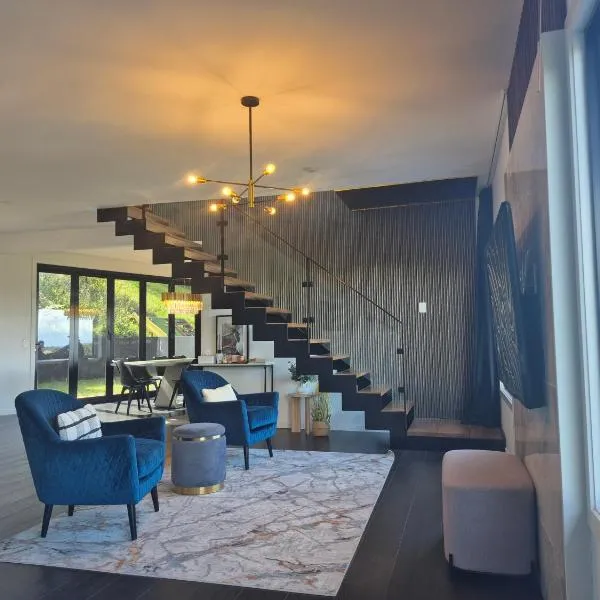 RESIDENTIAL 4 BEDROOM House, Hotel in Coffs Harbour