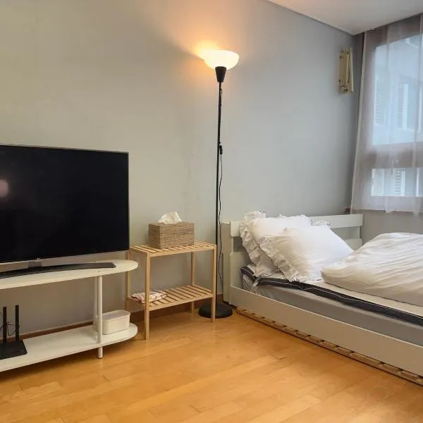 4-3025 #GangnamStation, 5mins #K-Pop #Yeoksam, 3mins #Neflix #K-food #Seoul, hotel in Seoul