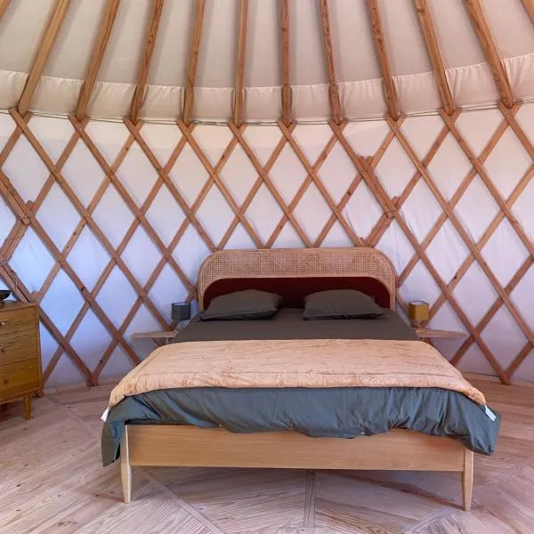 La Yourte contemporaine de M, hotel in Saint-Pierre-Eynac