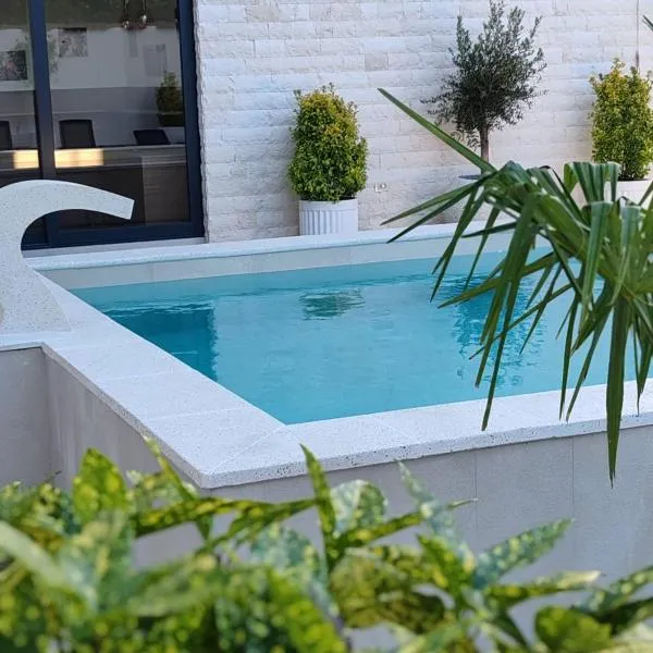 POOL RESORT- Vila Lena- Apartman 2, Hotel in Vrdnik