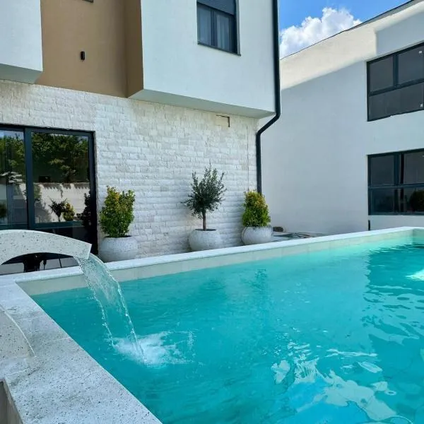 POOL RESORT- Vila Lena- Studio 3, Hotel in Vrdnik