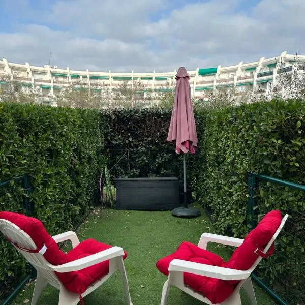 Au Pacific Studio avec jardin à 3 mn des plages, Hotel in La Grande-Motte