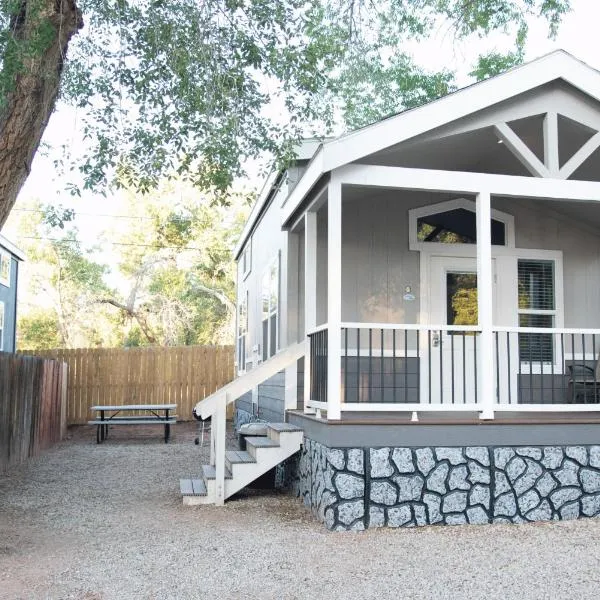 Mill Creek Falls Cabin #02, hotel en Moab