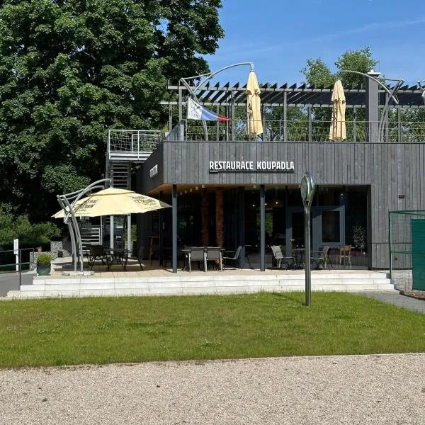 Čerčanská Koupadla - glampingové stany、ベネショフのホテル