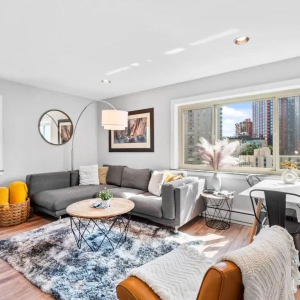 Downtown 2BR Penthouse with Prime Location & Views, hotel i Seattle