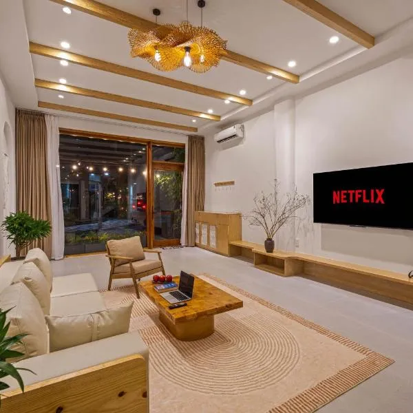 Serenity Villa - Near My Khe Beach & City Center by The Key, hotel v destinaci Danang