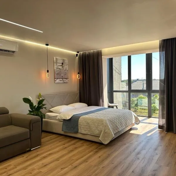 luxury Apartmens na Duhnovicha , напроти Аквапарка "Карпатія", hotel u gradu Mukačevo