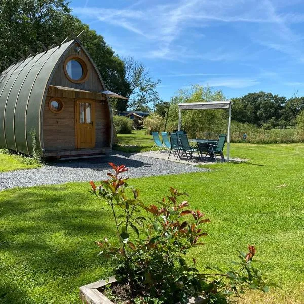 Roulottes des Combrailles, hotel v destinaci Saint-Pardoux