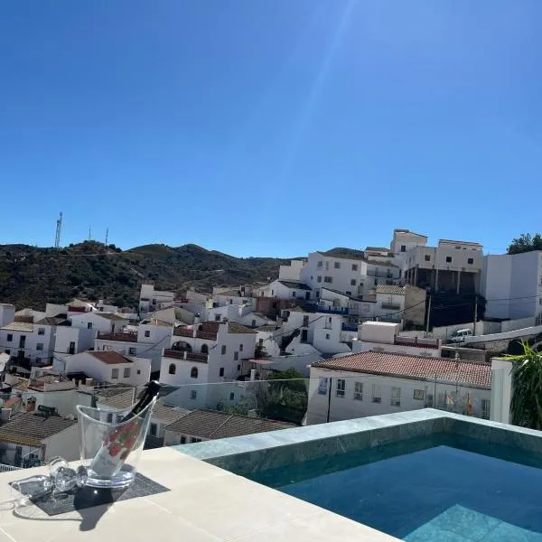 La LIPA SUITES con piscina privada, hotel v destinaci Almáchar