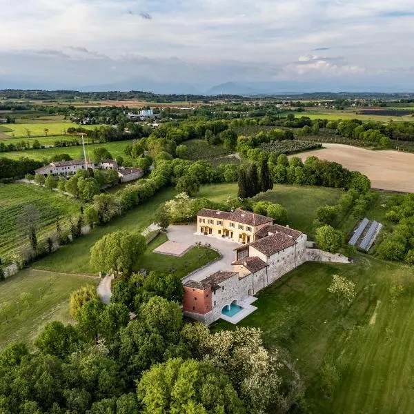 Relais Corte Baruzzo, hotel sa Volta Mantovana