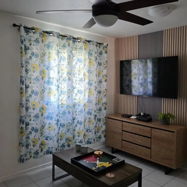 Stylish 2BR Prime Location Gated 24 7 Secure, hotel v destinácii Kingston