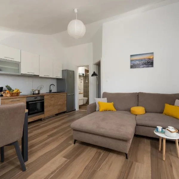 Luce Apartments, ξενοδοχείο σε Ližnjan