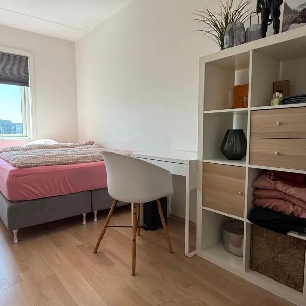 Private room in sharded apartment at Løren, hotel u Oslu