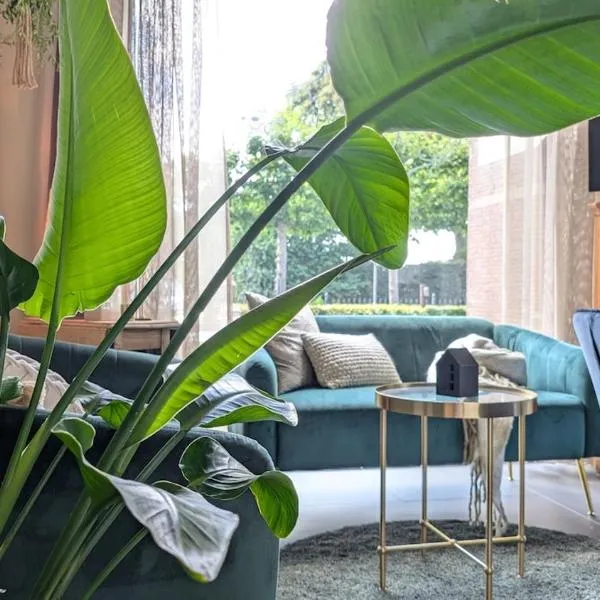 CRASH'NSTAY - 't Spoorhuys, hotel in Nieuwe Vaart