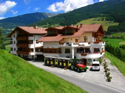 Hotel Stolz, hotel v destinaci Matrei am Brenner