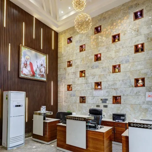 HOTEL OAK PLAZA - In-House Restaurant and Parking Near Connaught Place, hotel in New Delhi