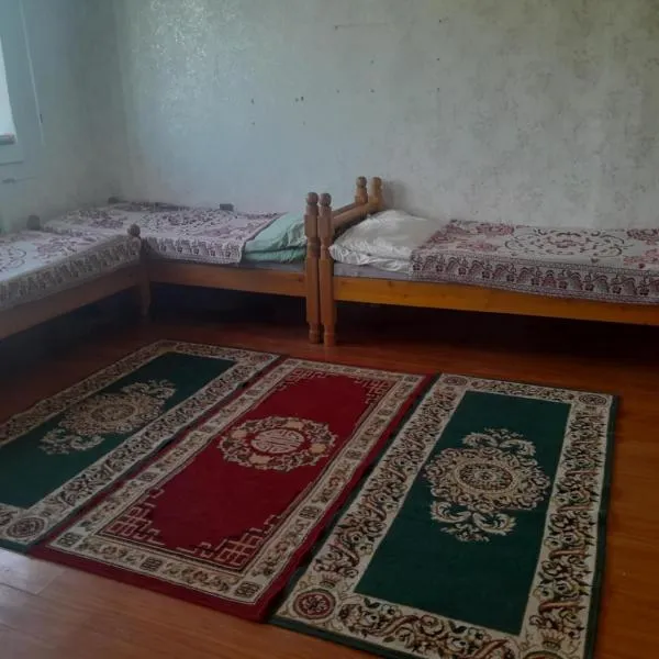 Munkhut guest house, hotel in Mörön