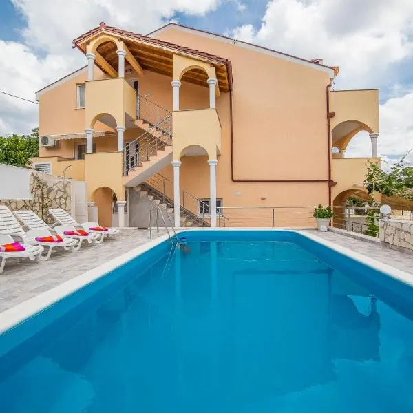 Apartments Saldun, hotel in Trogir