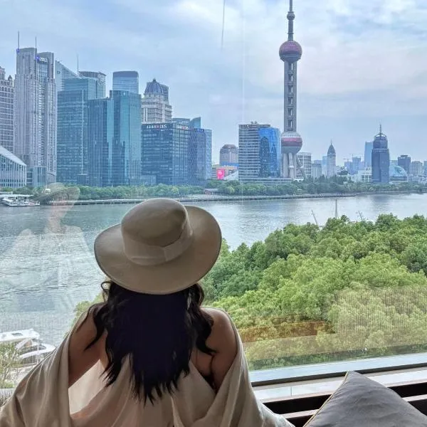 上海外滩悦榕庄 - 顶楼露台Tales餐厅酒吧纵览浦江美景，位于上海的酒店