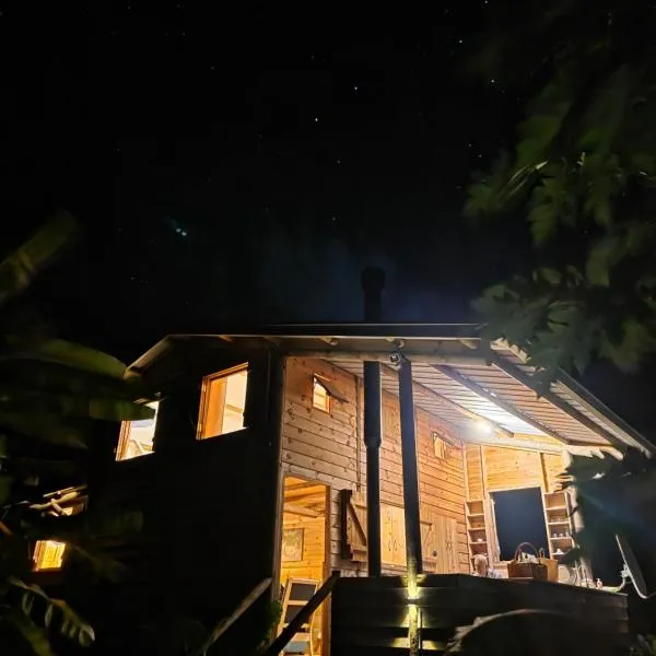 Le Chalet, at La Petite Ferme，位于Vieux Grand Port的酒店