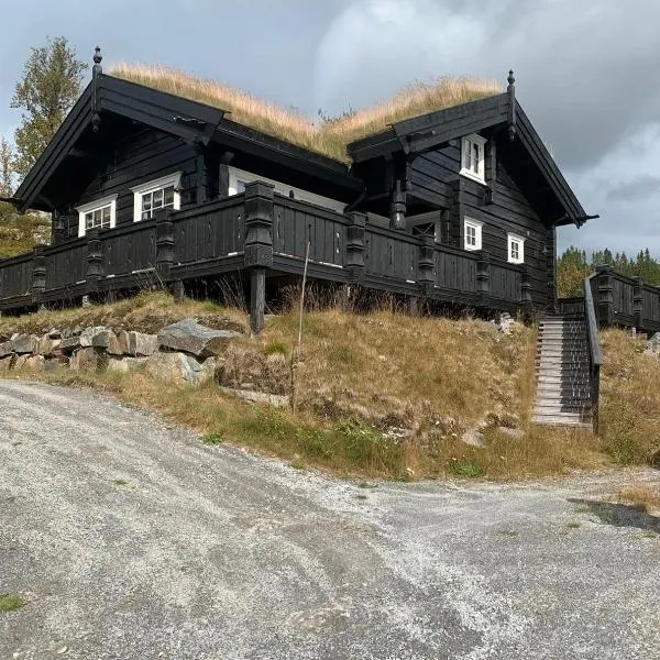 Luxurious 4 bedroom Mountain Cabin with Gaustatoppen View, hotel in Gaustablikk