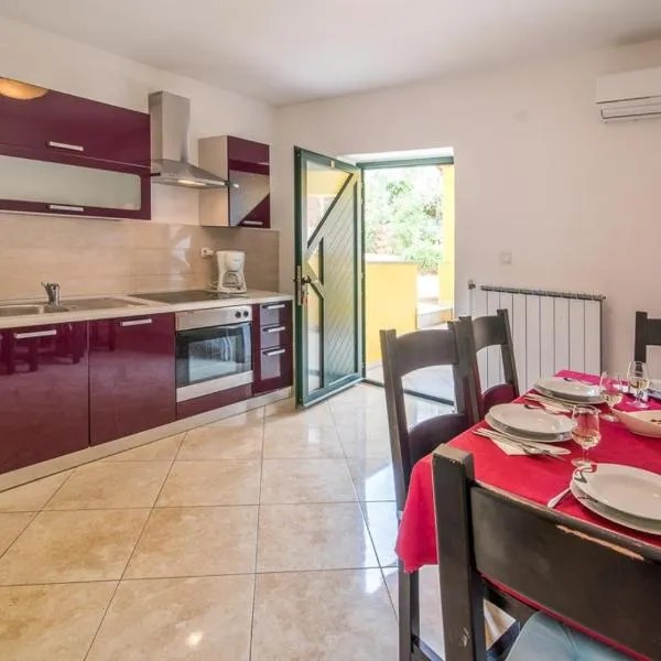 Sunce 3, hotel ve Vrbniku