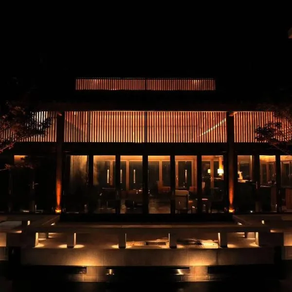 Lugu Lake Tingmiao Lake View Hotel, khách sạn ở Zuosuo