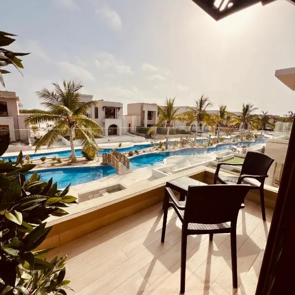 Dream Apartment - Near Beach with Pool View & WiFi, хотел в Салалах
