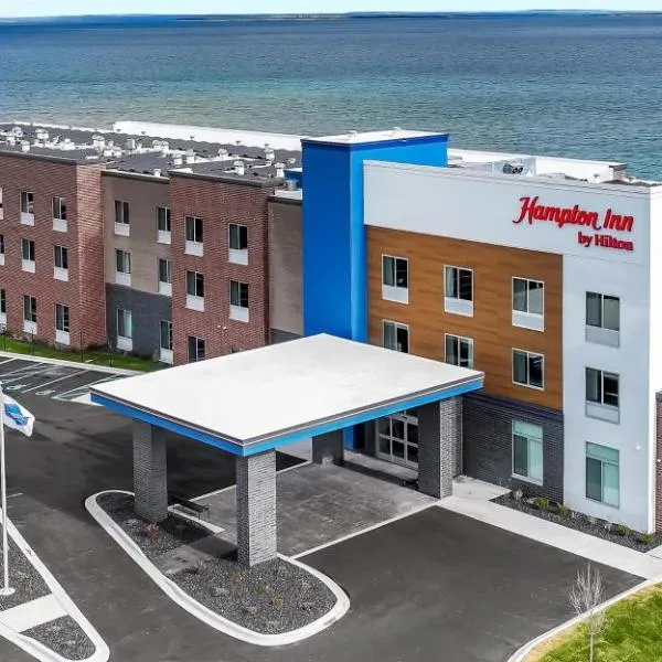 Hampton Inn St Ignace Lakefront Mackinac, hotel in Evergreen Shores