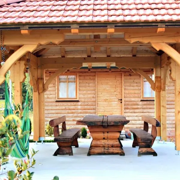 Traditional Croatian Cabins, hotel in Vukomerić