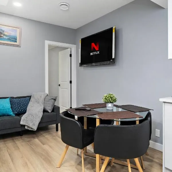 Blissful Nest - Cozy, Classy 2 Bedroom Private Suite Netflix, free Parking, 20 minutes to West Edmonton Mall and Airport, hotel en Edmonton