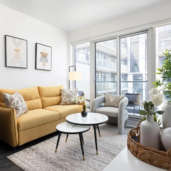 Luxury & Modern Suite 5 Minutes from Eaton Center, hotel in Toronto