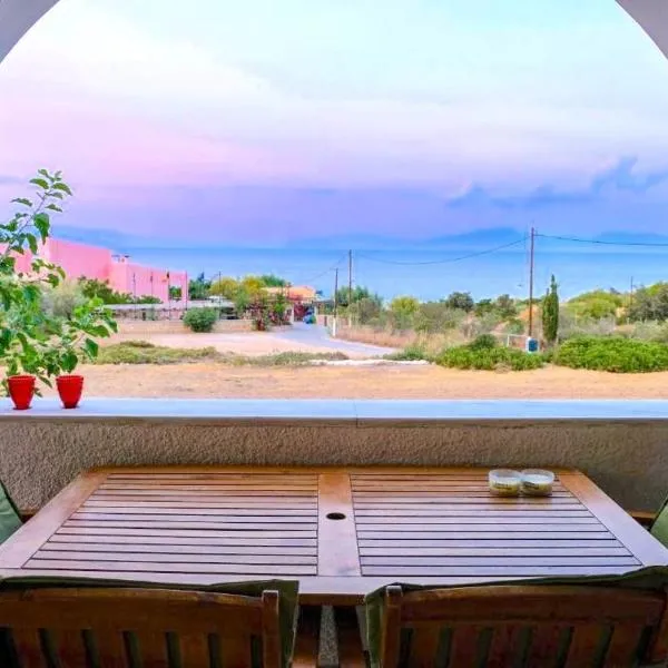 Spacious holiday house with seaview and garden, hotel v destinaci Áyioi