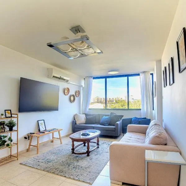 Luxury 2 Bedrooms Apartment in Tel Aviv- Renovated, 8Min walk to the Beach, hotel v destinaci Tel Aviv