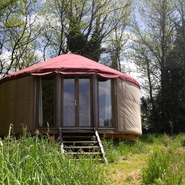 Yourte en Corrèze - La Main Sauvage, hôtel à Salon-la-Tour