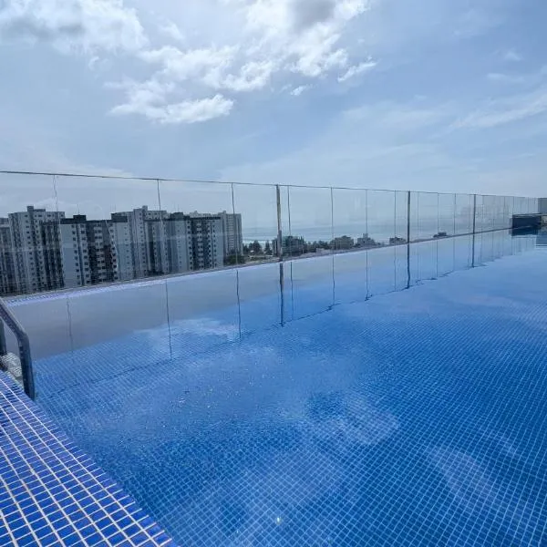 Luxury 3BR Apartment with Infinity Pool, Balcony n Gym, ξενοδοχείο στο Hulhumale