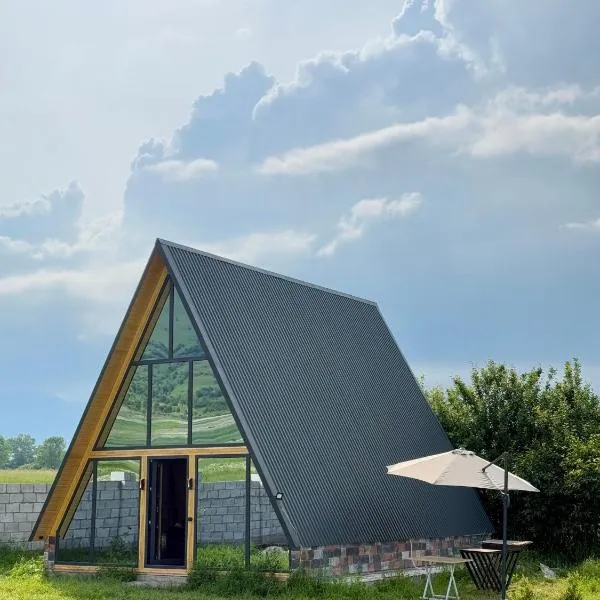 Hobardzi Guest House, hotel v destinaci Opartsi