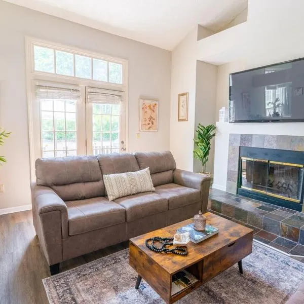 3 Beds, Kids Friendly Ranch,Jaccuzzi Tub,Walk to Food Lion,Restaurant, Keurig , sleep noise machine,,Crib,5G, ξενοδοχείο σε Cary