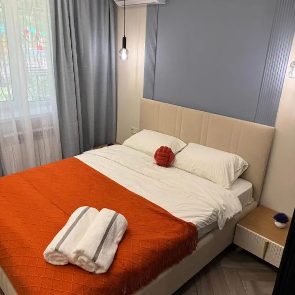 Designer apartment opposite the Airport, hotel in Almaty