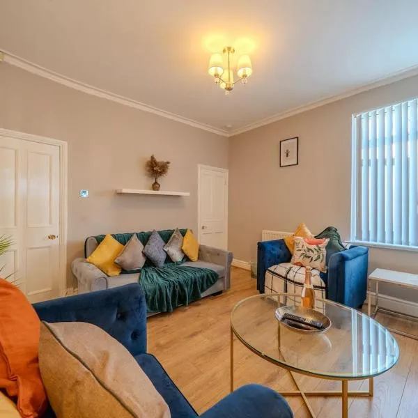 Sleeps 7- Spacious 3 Bed House w Free Parking, hotel v destinaci Liverpool