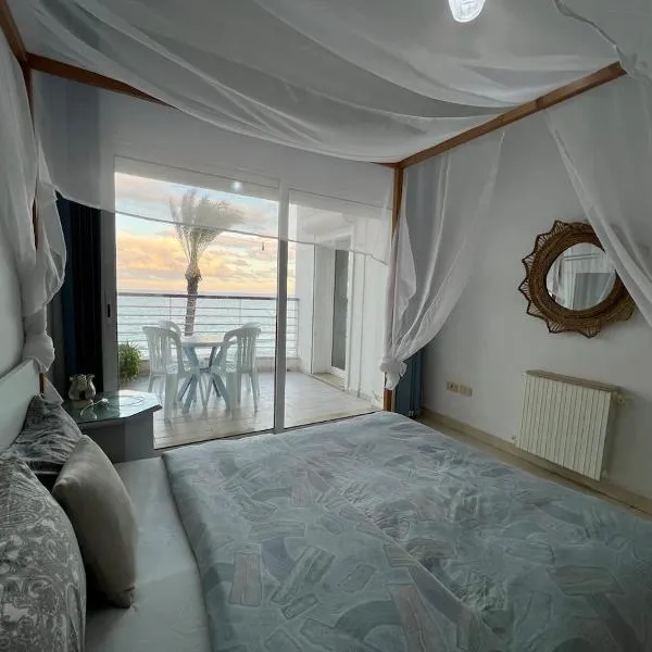Front sea balcony mahdia，位于Hiboun的酒店