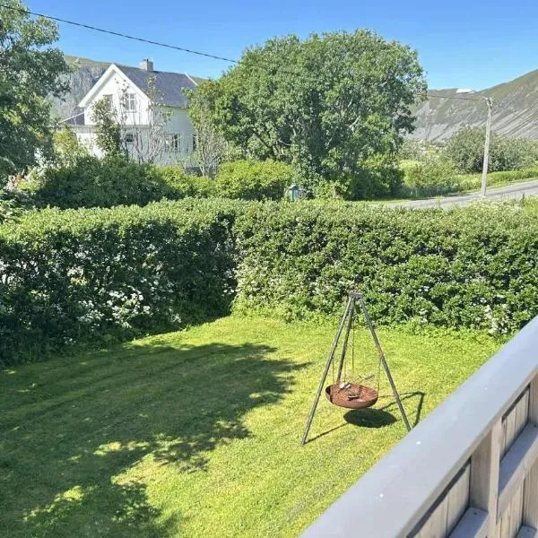 Spacious vacation home, hotel em Værøy