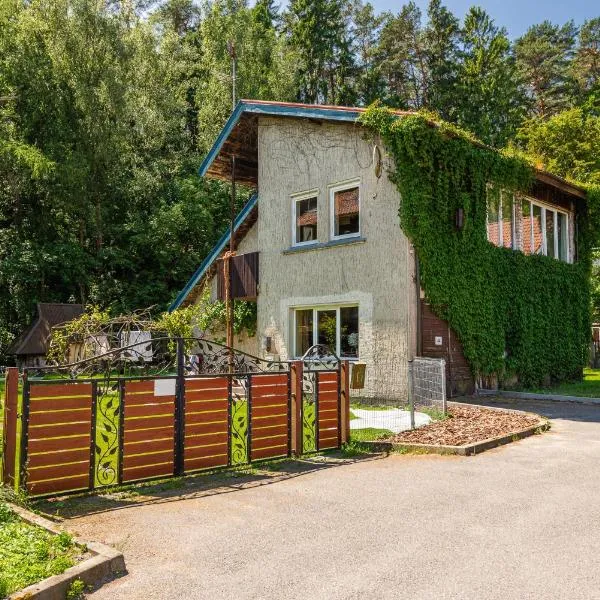 Ievos kalno papėdėje, hotel in Juodkrantė