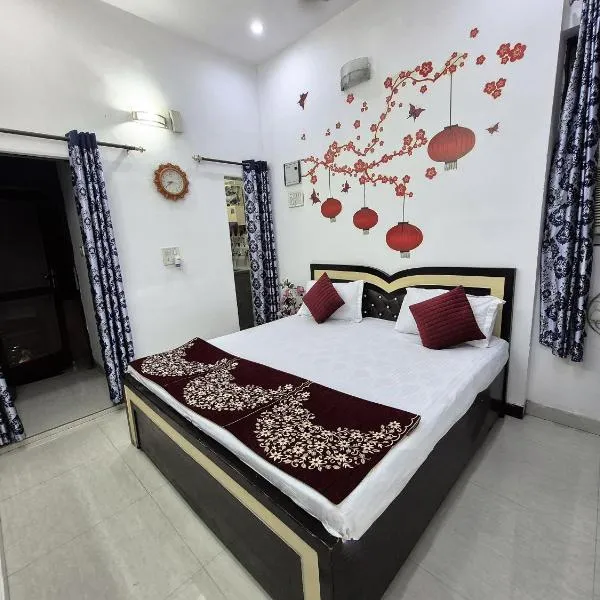 Sleek City Retreat with Kitchen l Near Airport, hotel v Novém Dillí