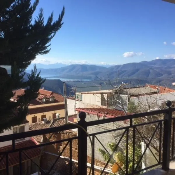 Stone House Overlooking the DELPHIC LANDSCAPE - SEA、デルフィのホテル